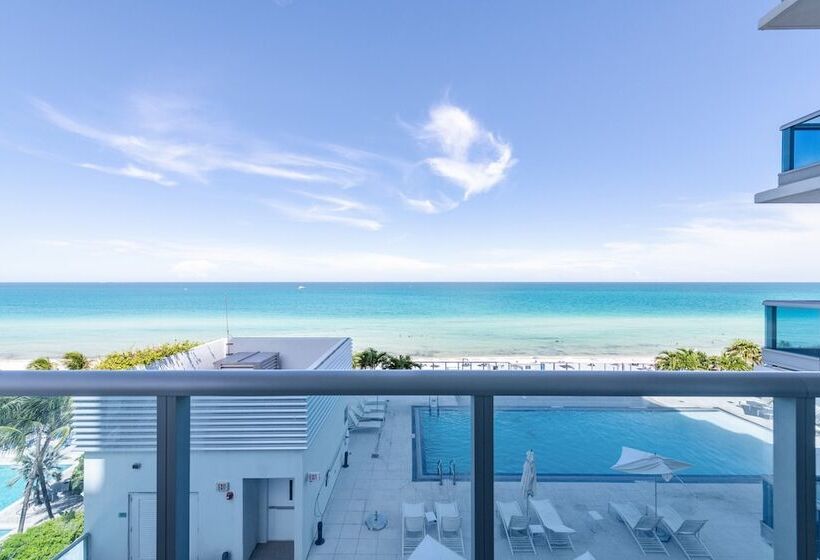 Отель Monte Carlo Miami Beach