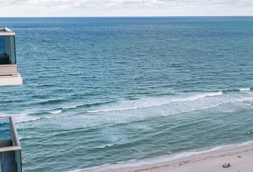 Отель Monte Carlo Miami Beach