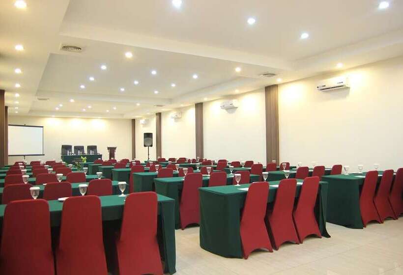 ホテル Roditha Banjarbaru