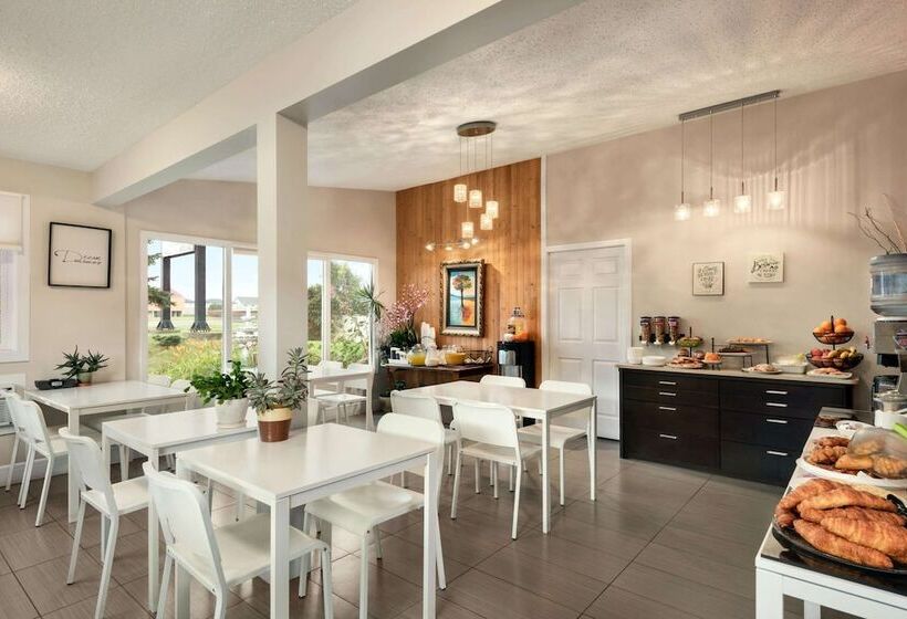 בית מלון כפרי Thriftlodge Edmonton