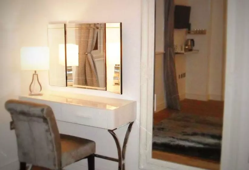 Fifty One And A Half Boutique B&b