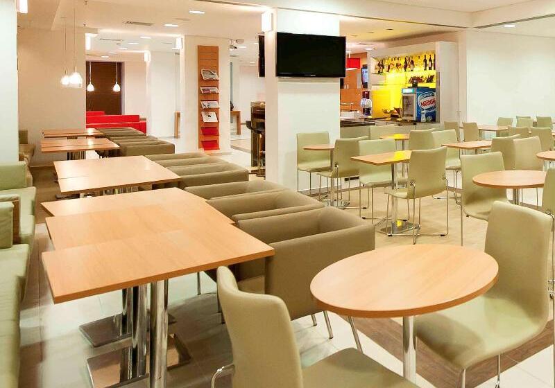 Hotel Ibis Santos Gonzaga Praia