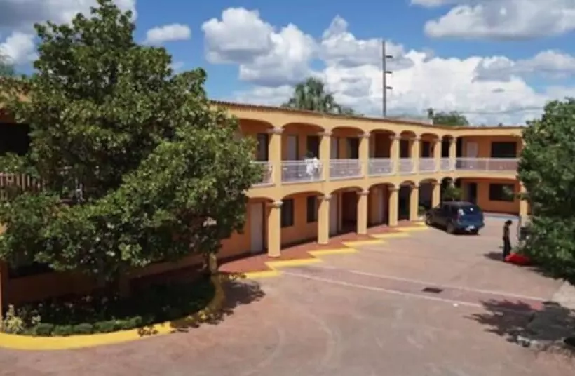 ホテル Maria Luisa Inn & Suites