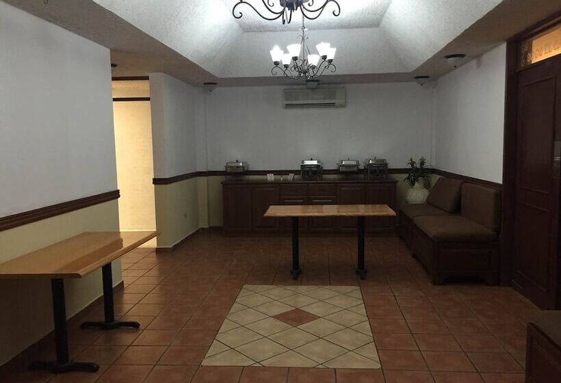 فندق Maria Luisa Inn & Suites