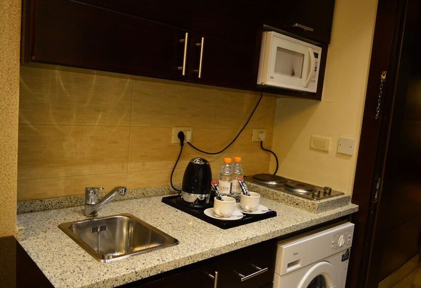 هتل Nadine Boutique Suites