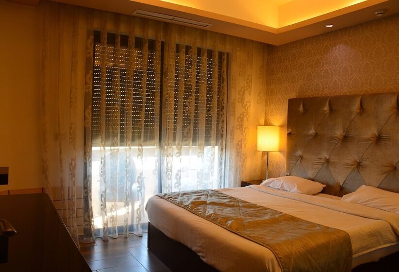 هتل Nadine Boutique Suites