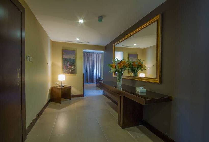 هتل Nadine Boutique Suites