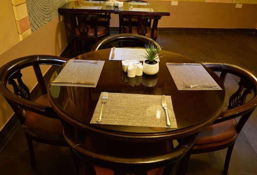 هتل Nadine Boutique Suites