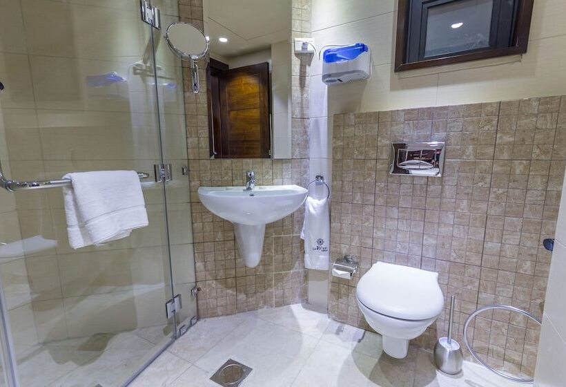 هتل Nadine Boutique Suites