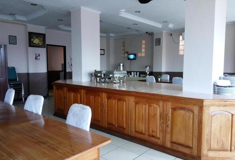 فندق Reddoorz Syariah At Grand Taufiq Tarakan