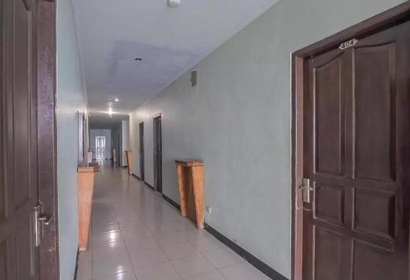 ホテル Reddoorz Syariah At Grand Taufiq Tarakan