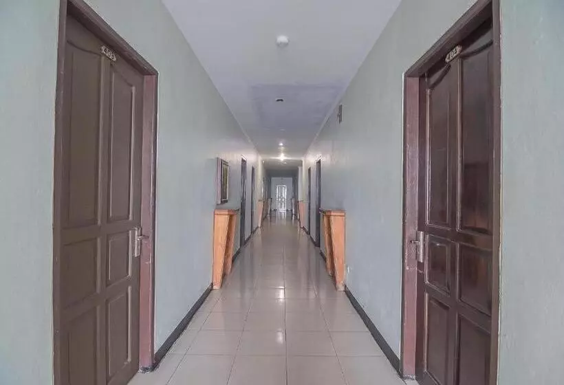 ホテル Reddoorz Syariah At Grand Taufiq Tarakan