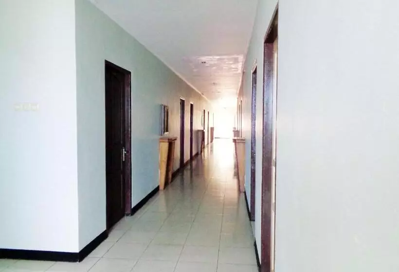 ホテル Reddoorz Syariah At Grand Taufiq Tarakan
