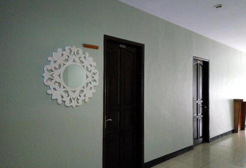 فندق Reddoorz Syariah At Grand Taufiq Tarakan