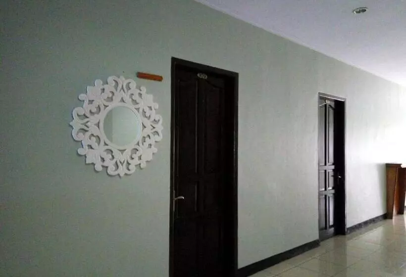 ホテル Reddoorz Syariah At Grand Taufiq Tarakan