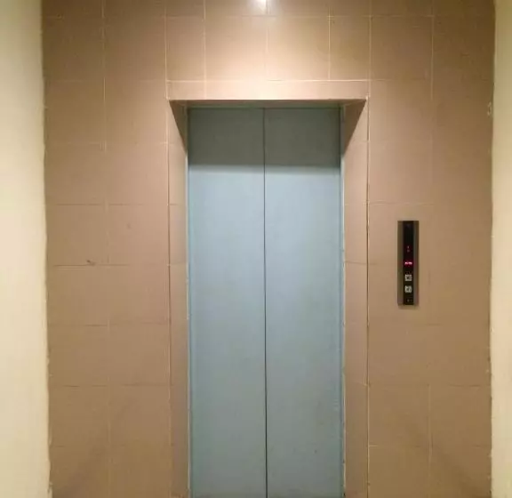 ホテル Reddoorz Syariah At Grand Taufiq Tarakan
