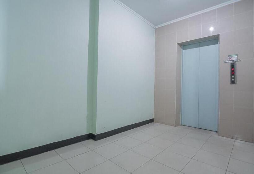 فندق Reddoorz Syariah At Grand Taufiq Tarakan