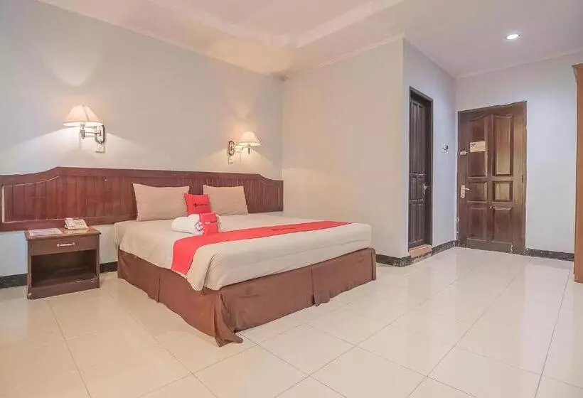 ホテル Reddoorz Syariah At Grand Taufiq Tarakan