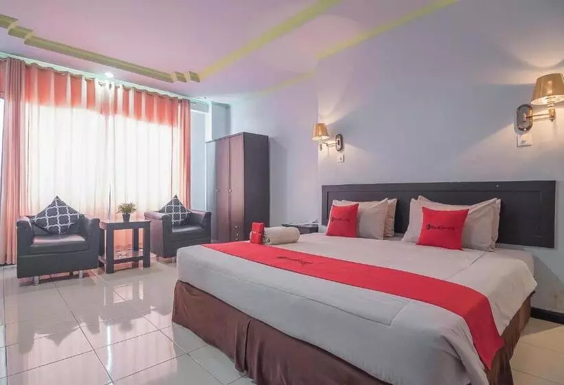 ホテル Reddoorz Syariah At Grand Taufiq Tarakan
