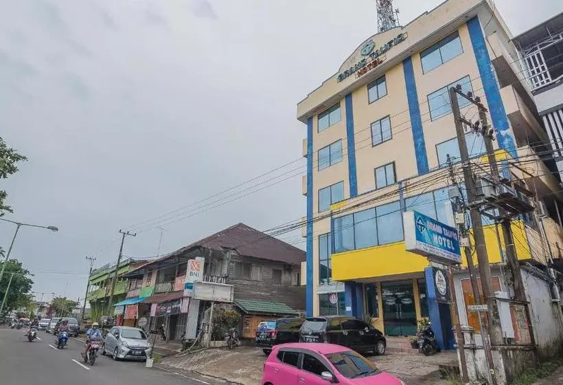 ホテル Reddoorz Syariah At Grand Taufiq Tarakan