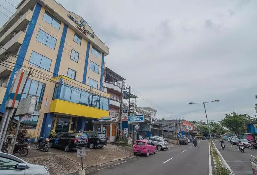 ホテル Reddoorz Syariah At Grand Taufiq Tarakan