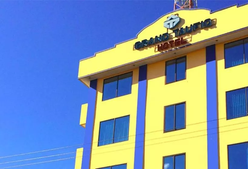 ホテル Reddoorz Syariah At Grand Taufiq Tarakan