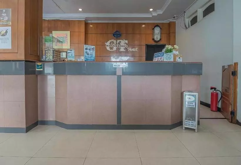 ホテル Reddoorz Syariah At Grand Taufiq Tarakan