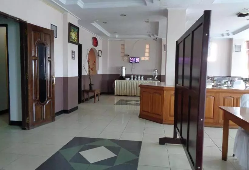 ホテル Reddoorz Syariah At Grand Taufiq Tarakan