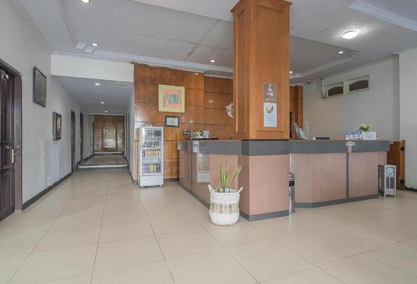 فندق Reddoorz Syariah At Grand Taufiq Tarakan