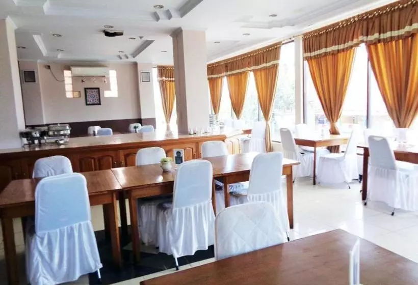 ホテル Reddoorz Syariah At Grand Taufiq Tarakan
