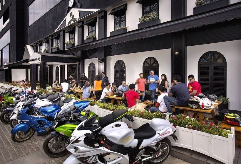 The Waverly Hotel & Residences