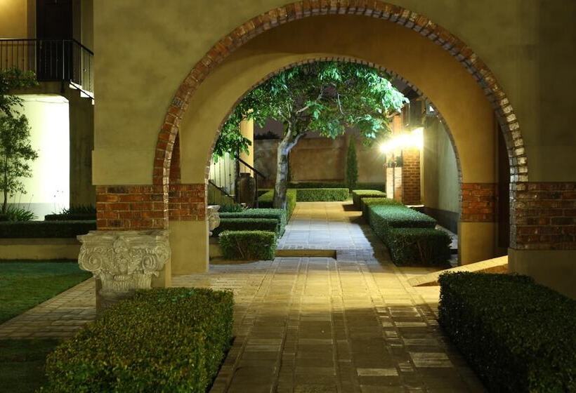 Пансион Accolades Boutique Venue