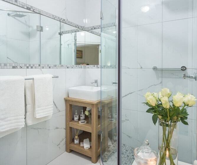 Пансион Ocean Watch Guesthouse