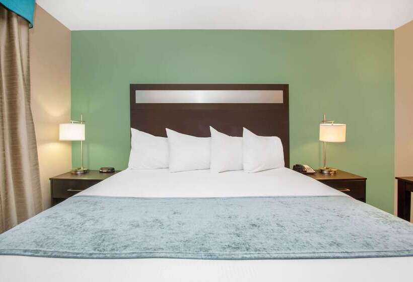 فندق Baymont By Wyndham Midland Center