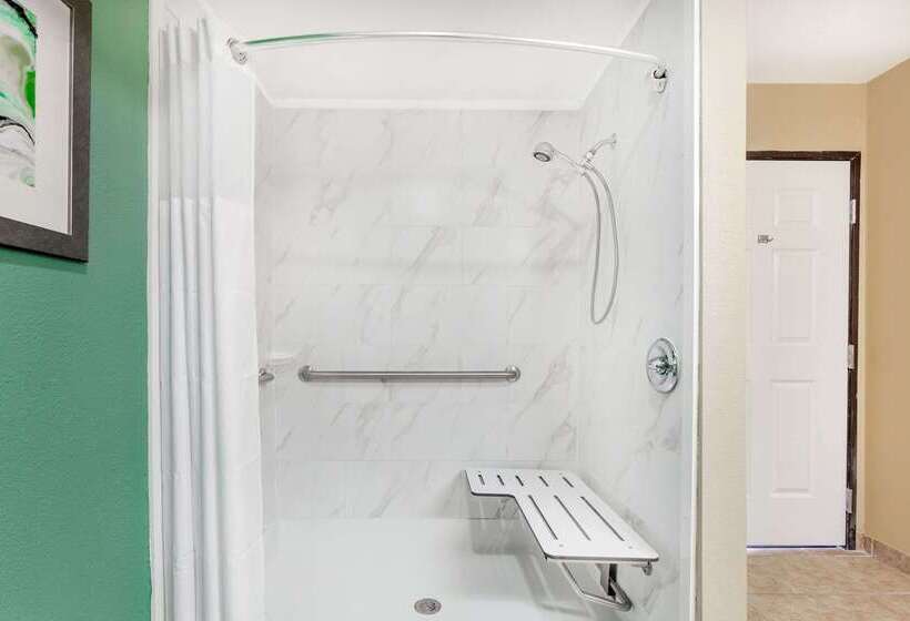 فندق Baymont By Wyndham Midland Center