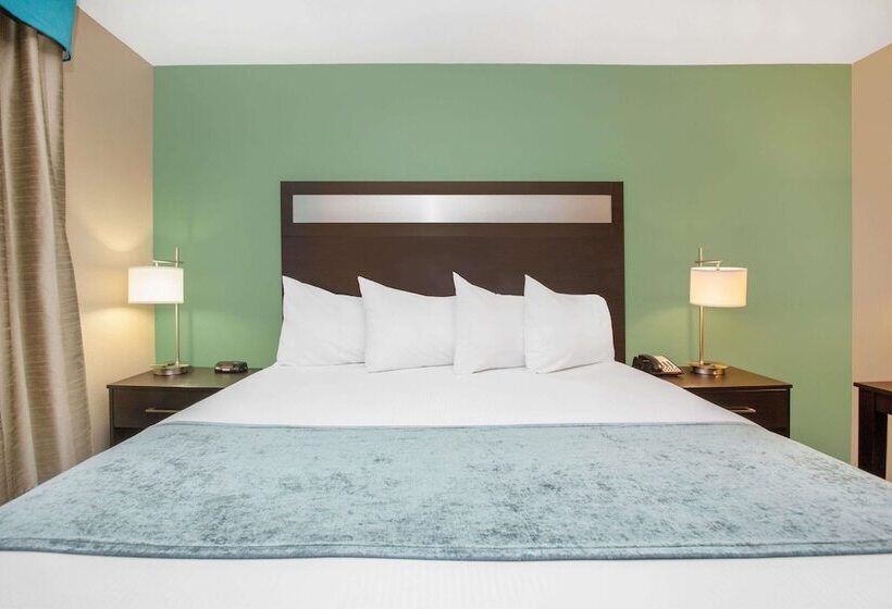 فندق Baymont By Wyndham Midland Center