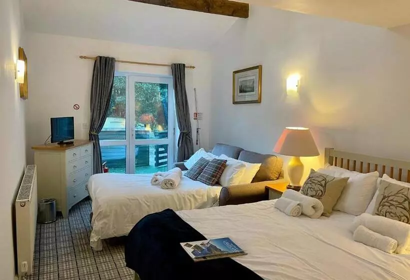 Hotel Cross Keys Inn