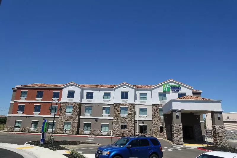 هتل Holiday Inn Express & Suites Brentwood By Ihg
