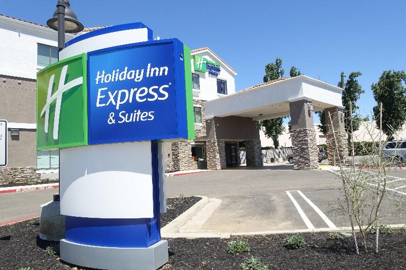Отель Holiday Inn Express & Suites Brentwood By Ihg