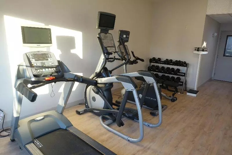 هتل Holiday Inn Express & Suites Brentwood By Ihg