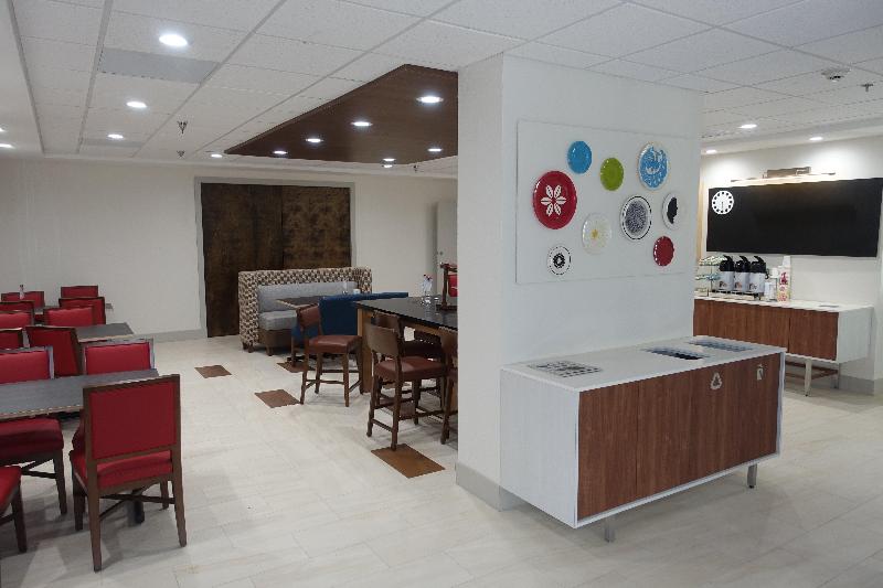 Отель Holiday Inn Express & Suites Brentwood By Ihg