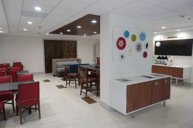 هتل Holiday Inn Express & Suites Brentwood By Ihg