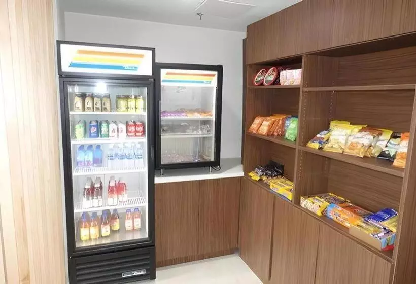 هتل Holiday Inn Express & Suites Brentwood By Ihg