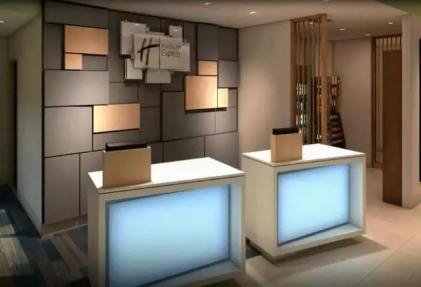 هتل Holiday Inn Express & Suites Brentwood By Ihg