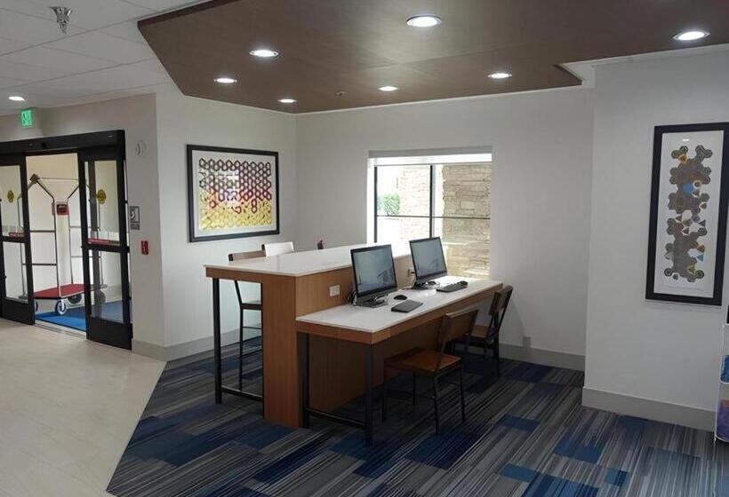 Отель Holiday Inn Express & Suites Brentwood By Ihg