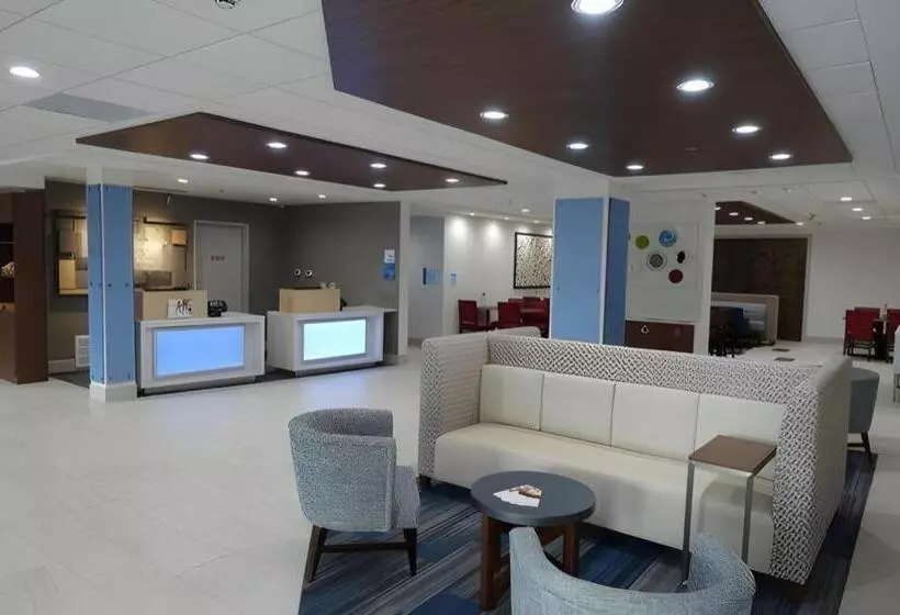 هتل Holiday Inn Express & Suites Brentwood By Ihg