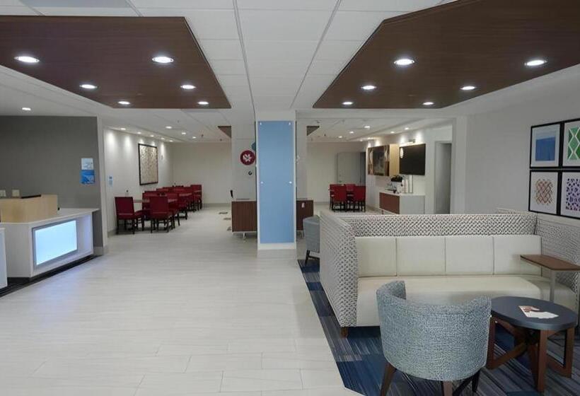 Отель Holiday Inn Express & Suites Brentwood By Ihg