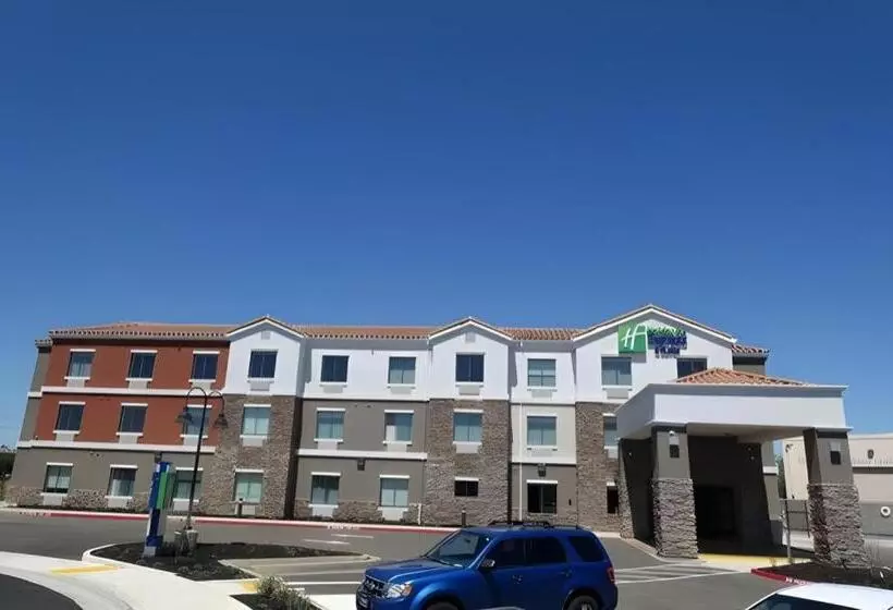 هتل Holiday Inn Express & Suites Brentwood By Ihg