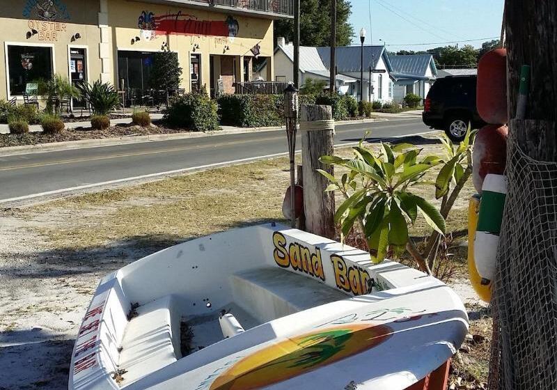 ホテル The Citrus On The Lake