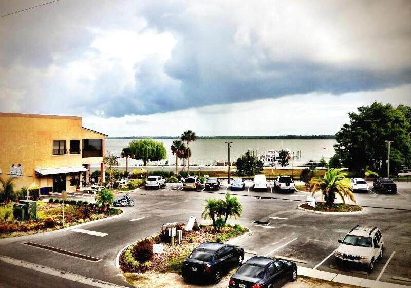 ホテル The Citrus On The Lake